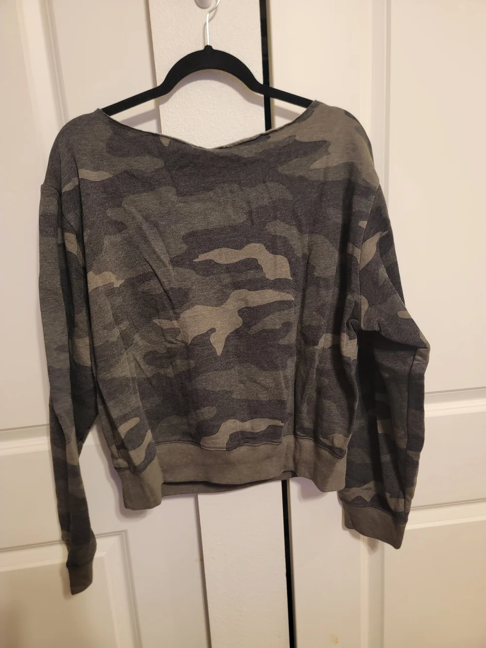 PINK Victoria's Secret Camouflage Pullover Sweatshirt and Joggers - Picture 3 of 5